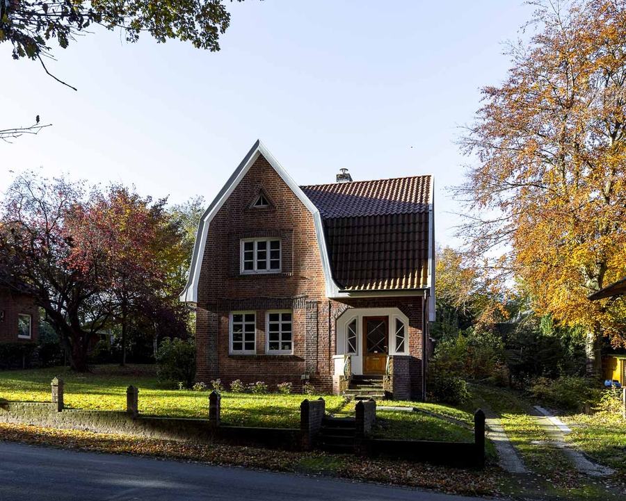 Blick von der Straße auf das Haus